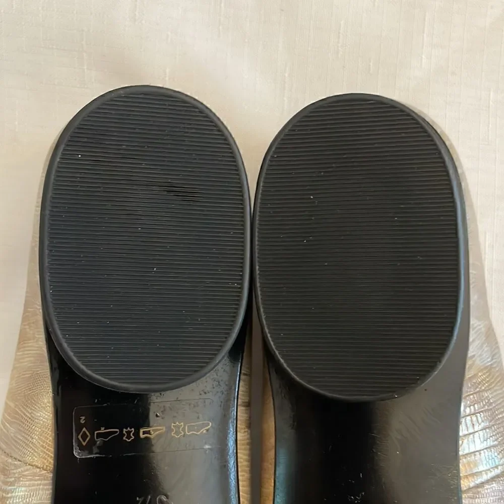 PETER KAISER SILVER/GOLD TONE FLATS.  NEW